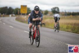 Flummi genießt die 180km auf ihrem TT