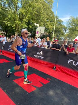Ralf im Zielkanal zu seinem ersten IM 70.3 Finish