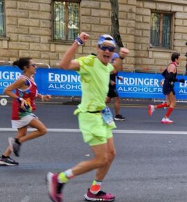 Oliver hat Spaß während dem Marathon