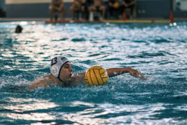  Wasserball Spieler schwimmt beim DWL Spiel Waterpolo DSV 98 SV Cannstatt Herren